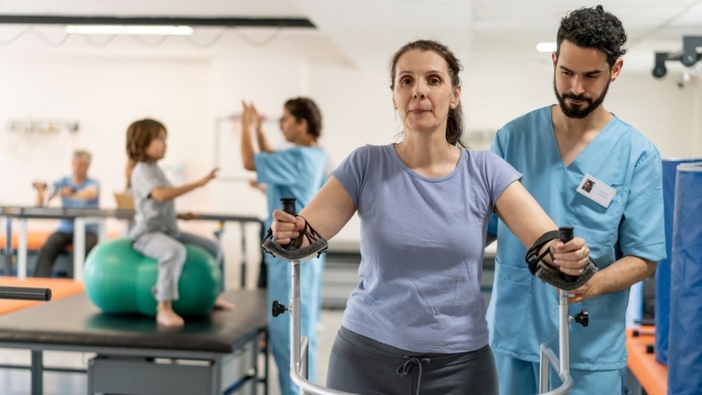 Patient receiving specialised neurorehabilitation with a therapist
