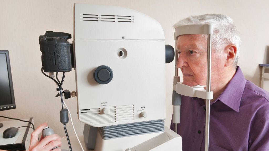 Ophthalmological examination for retinal detachment