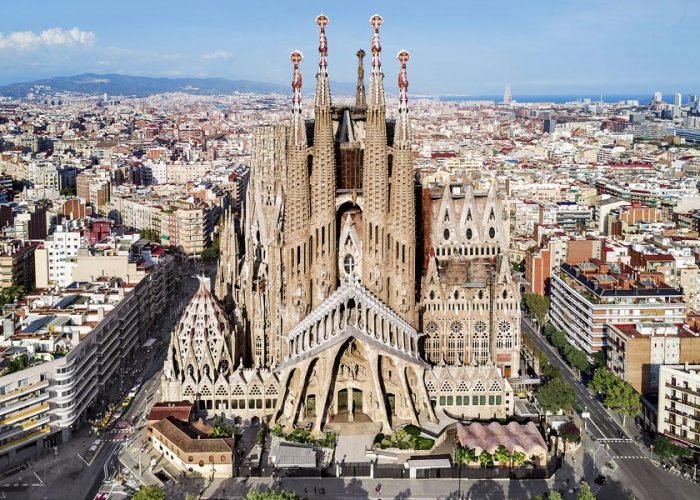 fachada-de-la-pasion-sagrada-familia-gaudi-barcelona-dosde-publishing_2